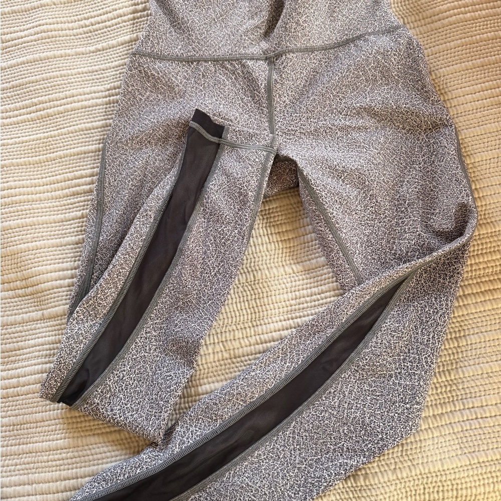 Lululemon 7/8 fast and free ( i think) size 4